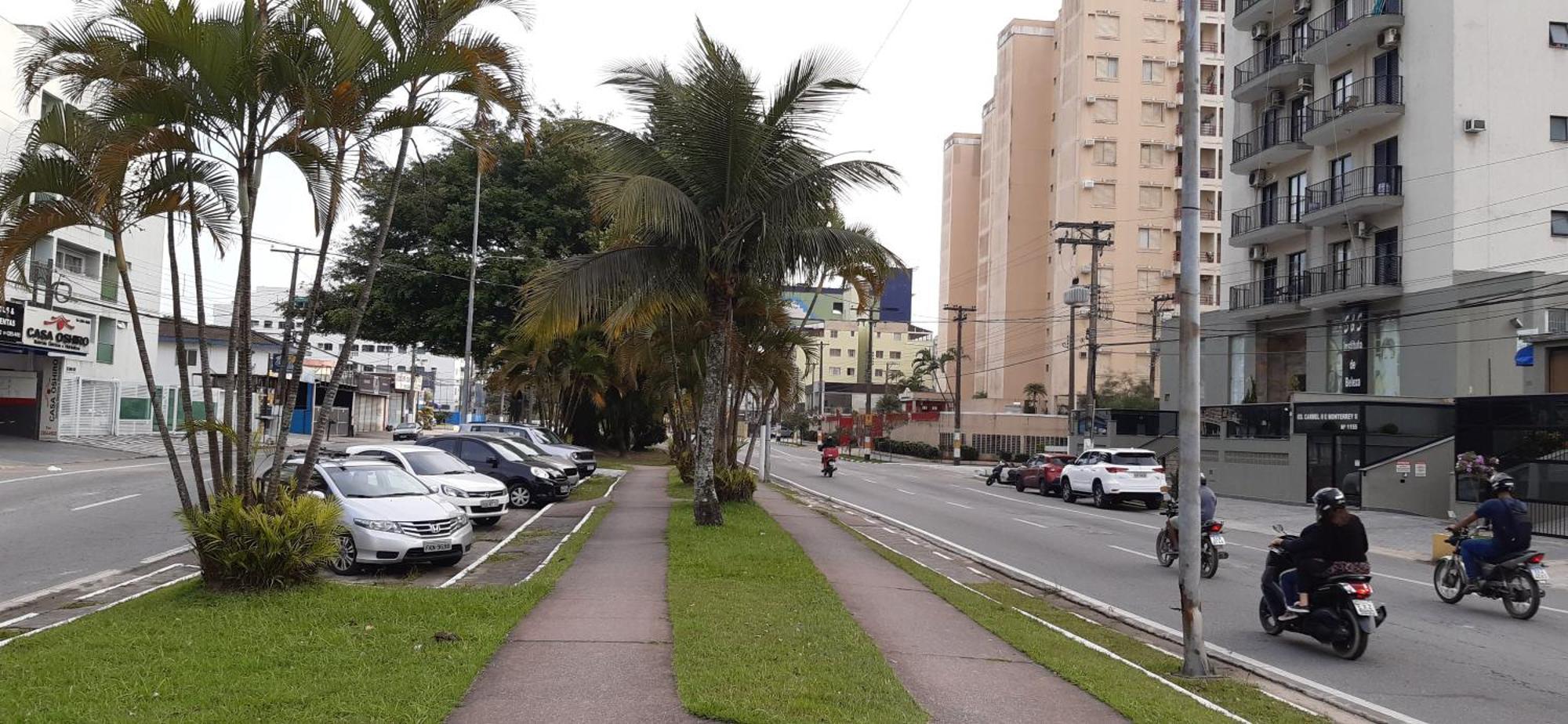 Guarujá: Beachside Retreat With Pool And Flexible Check-in Apartment *