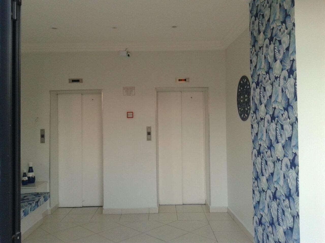 Apartment Guarujá: Beachside Retreat With Pool And Flexible Check-in *